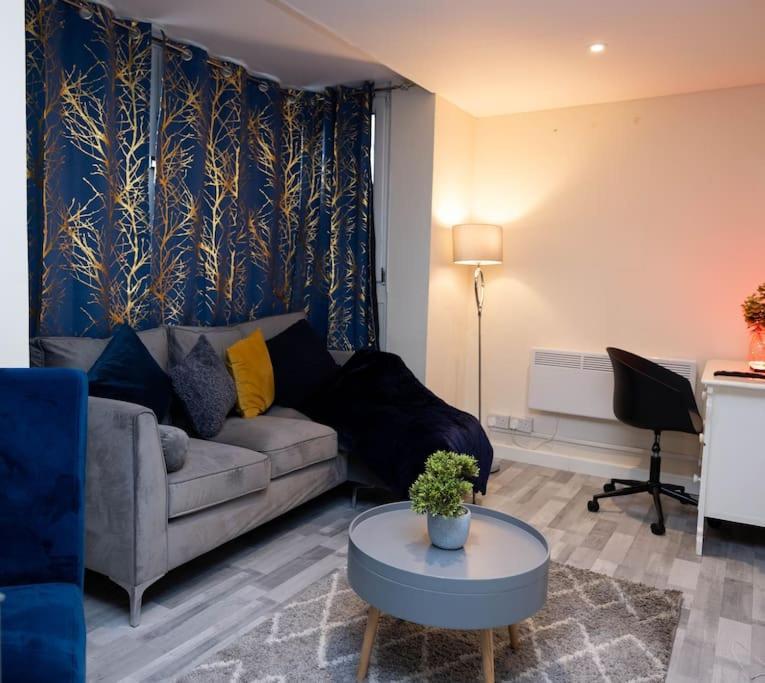 1 Bedroom-Sofabed-Worktable-4-Wifi-Parking London Luaran gambar
