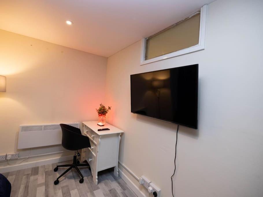 1 Bedroom-Sofabed-Worktable-4-Wifi-Parking London Luaran gambar