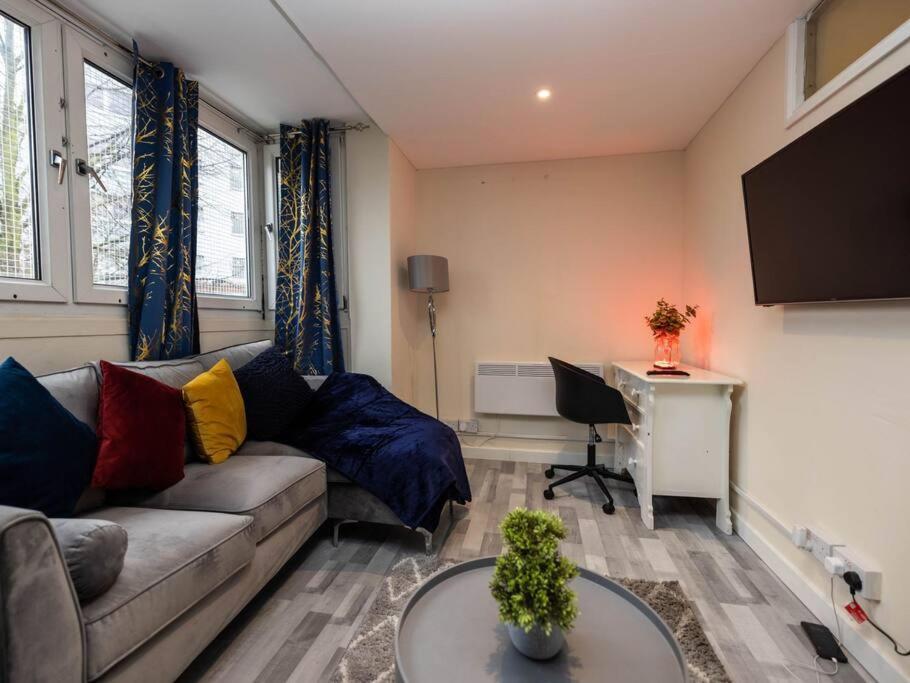 1 Bedroom-Sofabed-Worktable-4-Wifi-Parking London Luaran gambar