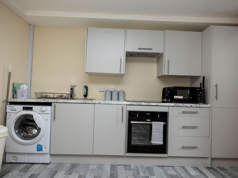 1 Bedroom-Sofabed-Worktable-4-Wifi-Parking London Luaran gambar