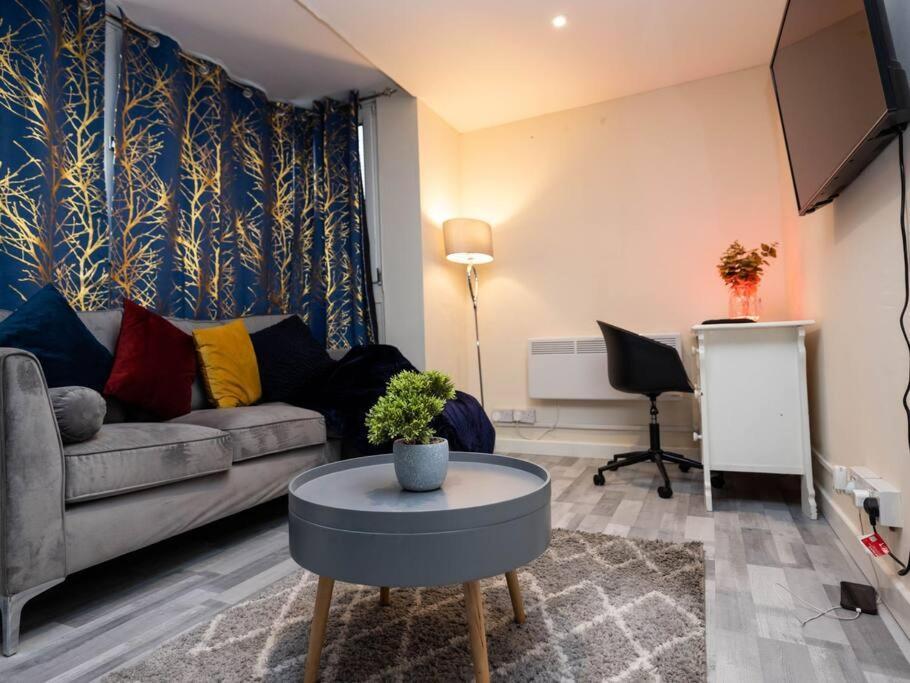 1 Bedroom-Sofabed-Worktable-4-Wifi-Parking London Luaran gambar